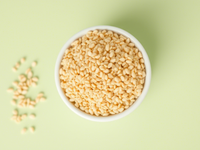 "Close-up of cooked quinoa in a bowl, a key ingredient for easy vegan one-pot meals."